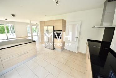 Maison individuelle 7 pièces au calme avec véranda