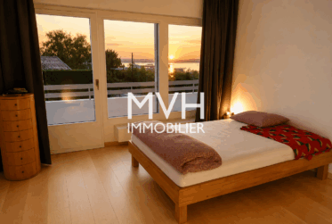Villa avec piscine et vue lac