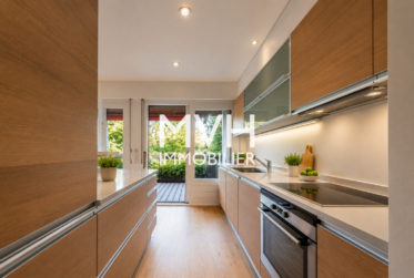 Appartement 4 pièces dans un magnifique parc avec piscine